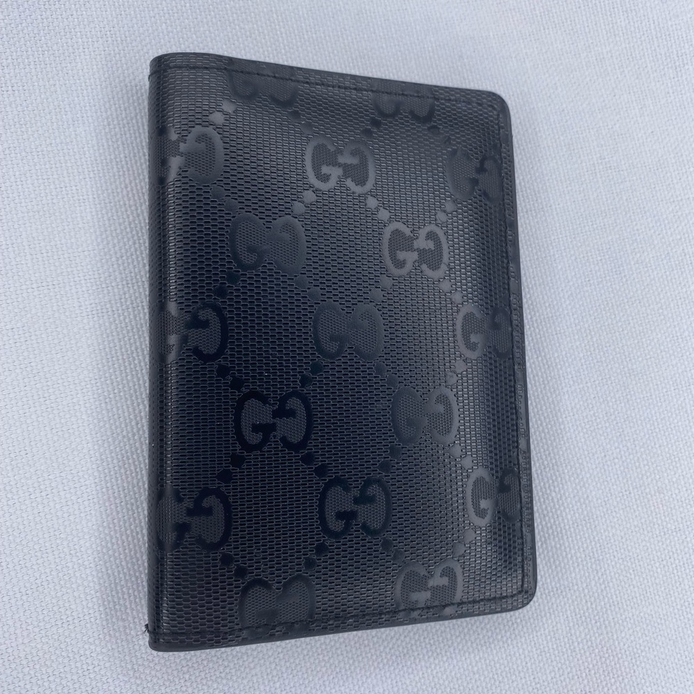 Authentic Gucci Signature Bi-fold Leather Wallet